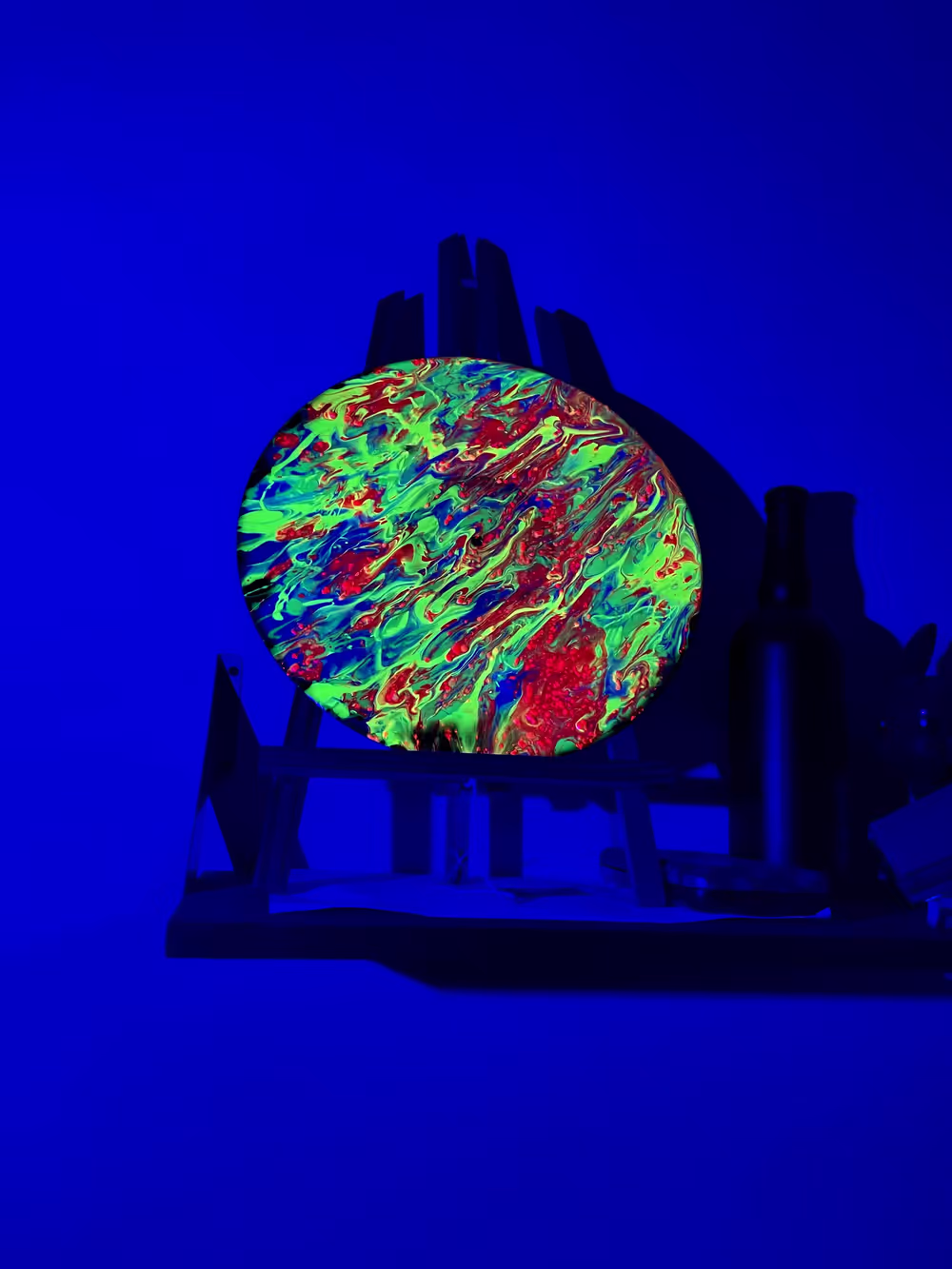'flow' in a UV-lit environment - acrylic fluorescent & phosphorescent painting - 30x30cm - vinyl record 33rpm | selfear 2024